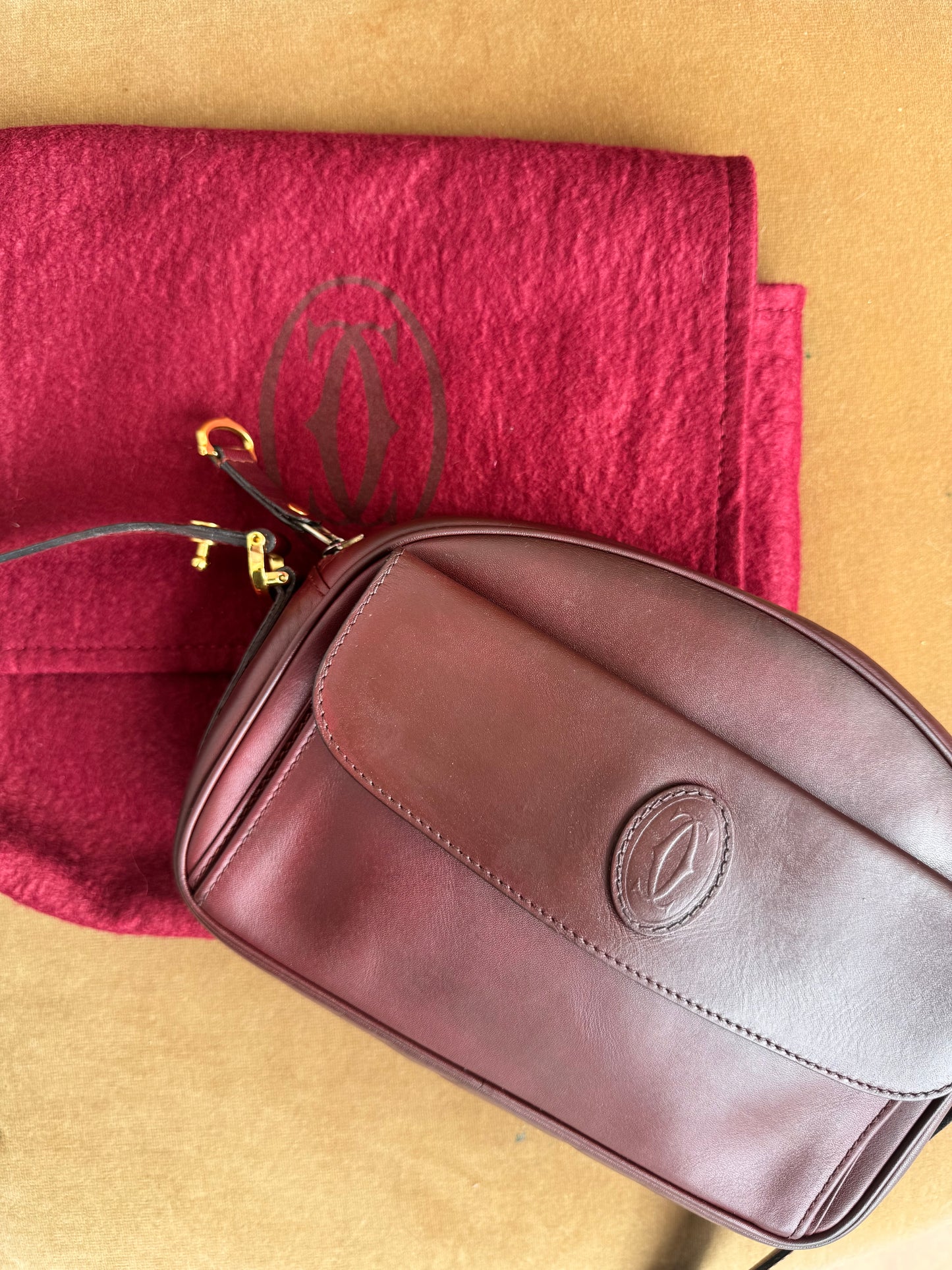 Cartier - Must de Cartier Leather Crossbody Bag Bordeaux