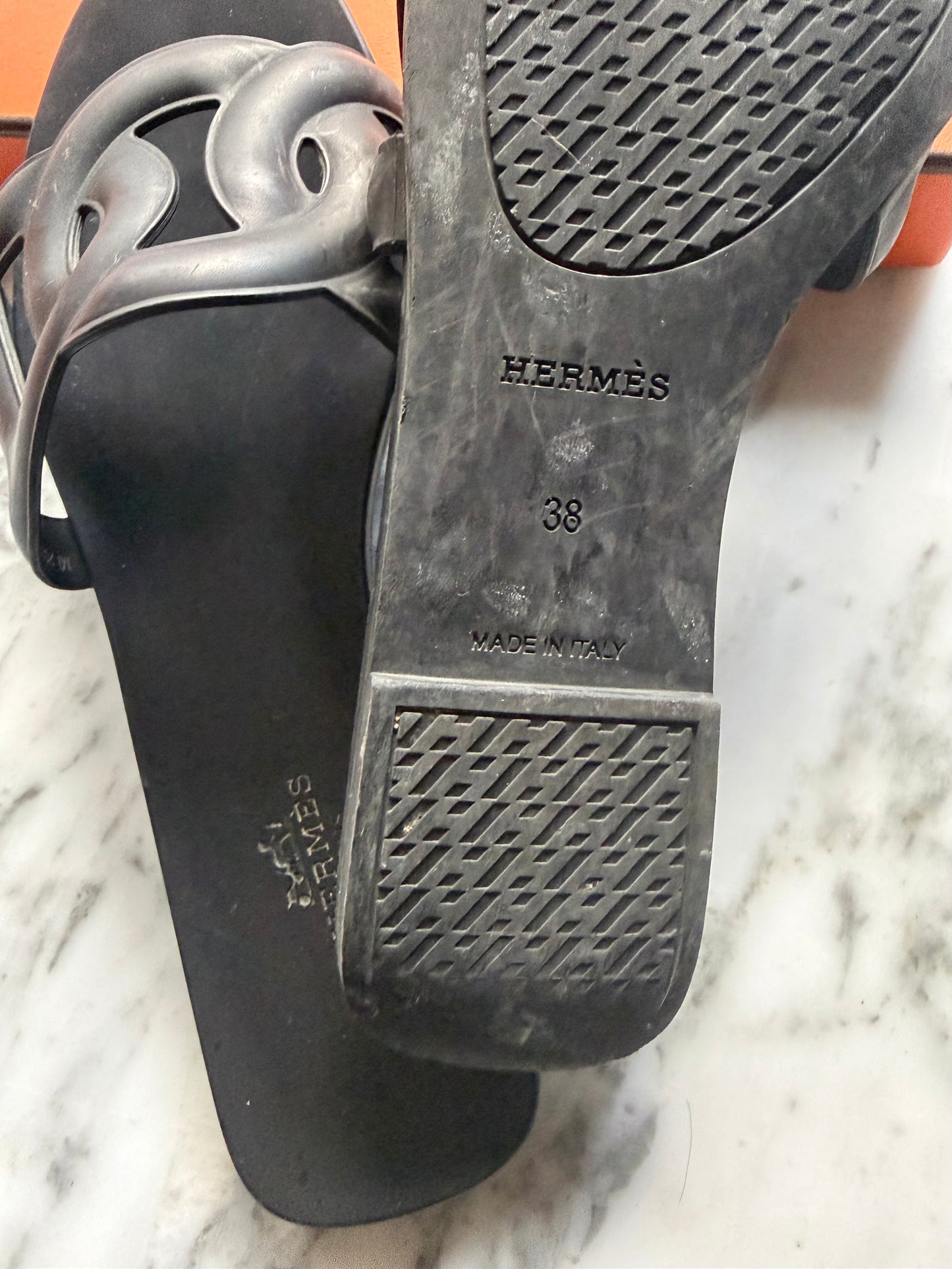 Hermès Aloha Sandals Black