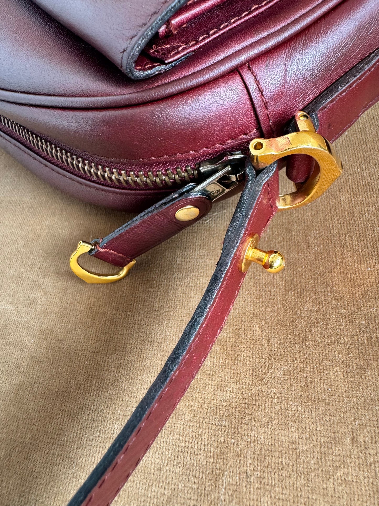 Cartier - Must de Cartier Leather Crossbody Bag Bordeaux