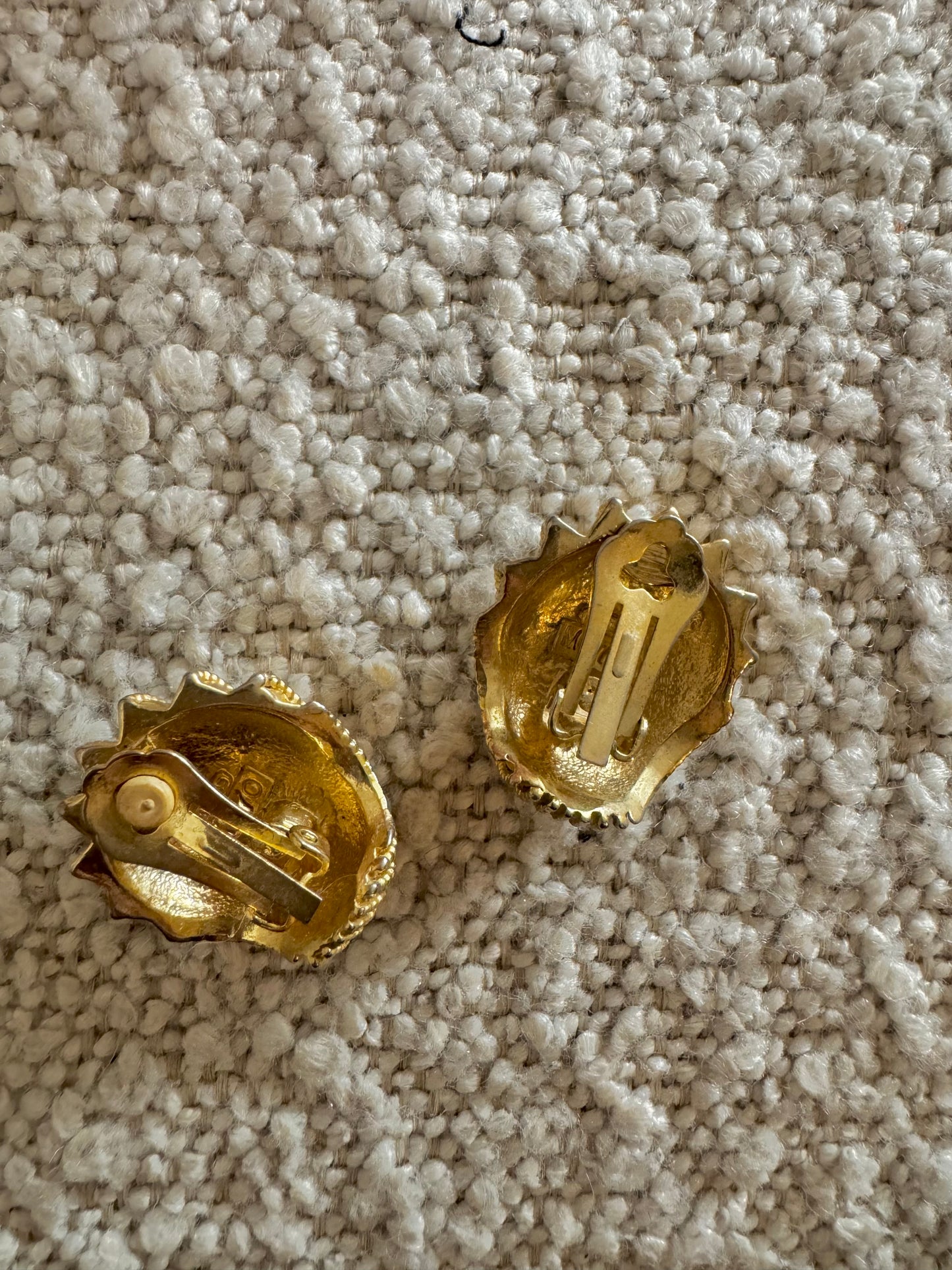 True vintage gold plated Earrings - Shell Design