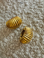 Vintage Ribbed Domed Shell Clip on Earrings