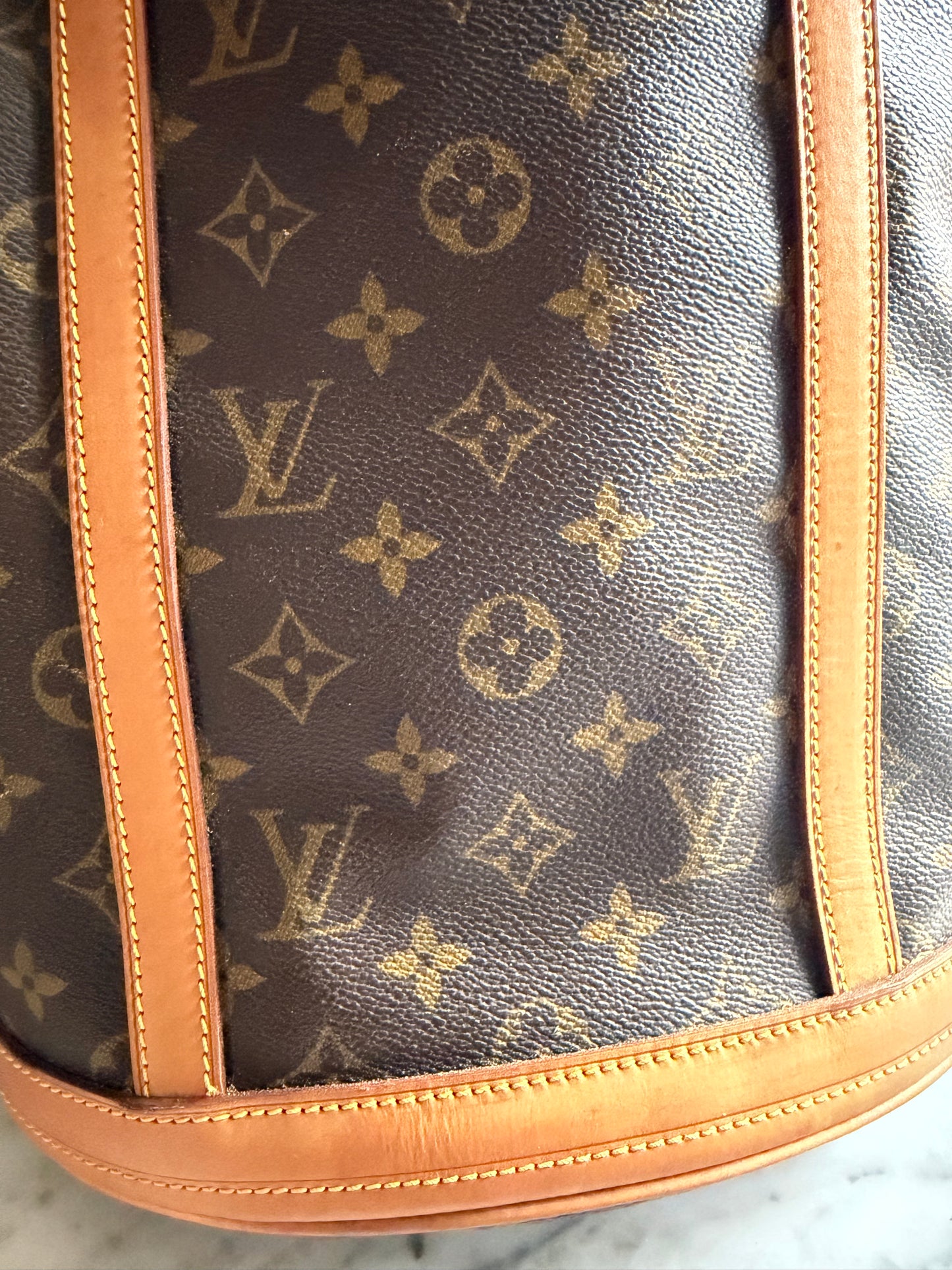 Rare Authentic Louis Vuitton GM Bucket Bag with Pouch