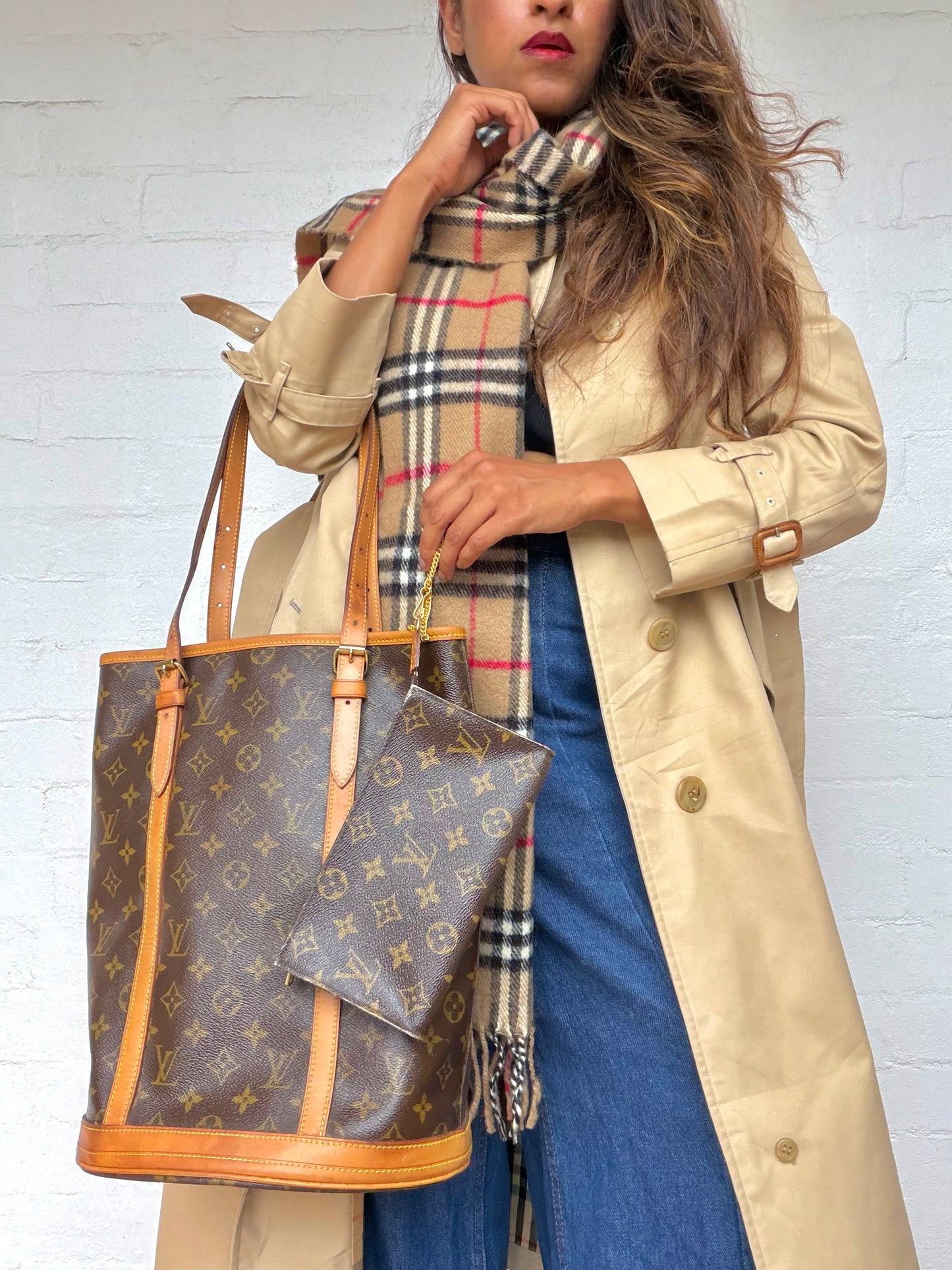 Rare Authentic Louis Vuitton GM Bucket Bag with Pouch