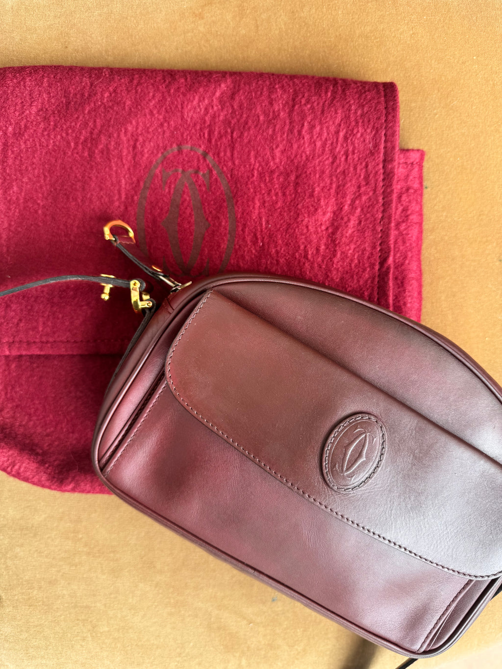 Cartier - Must de Cartier Leather Crossbody Bag Bordeaux
