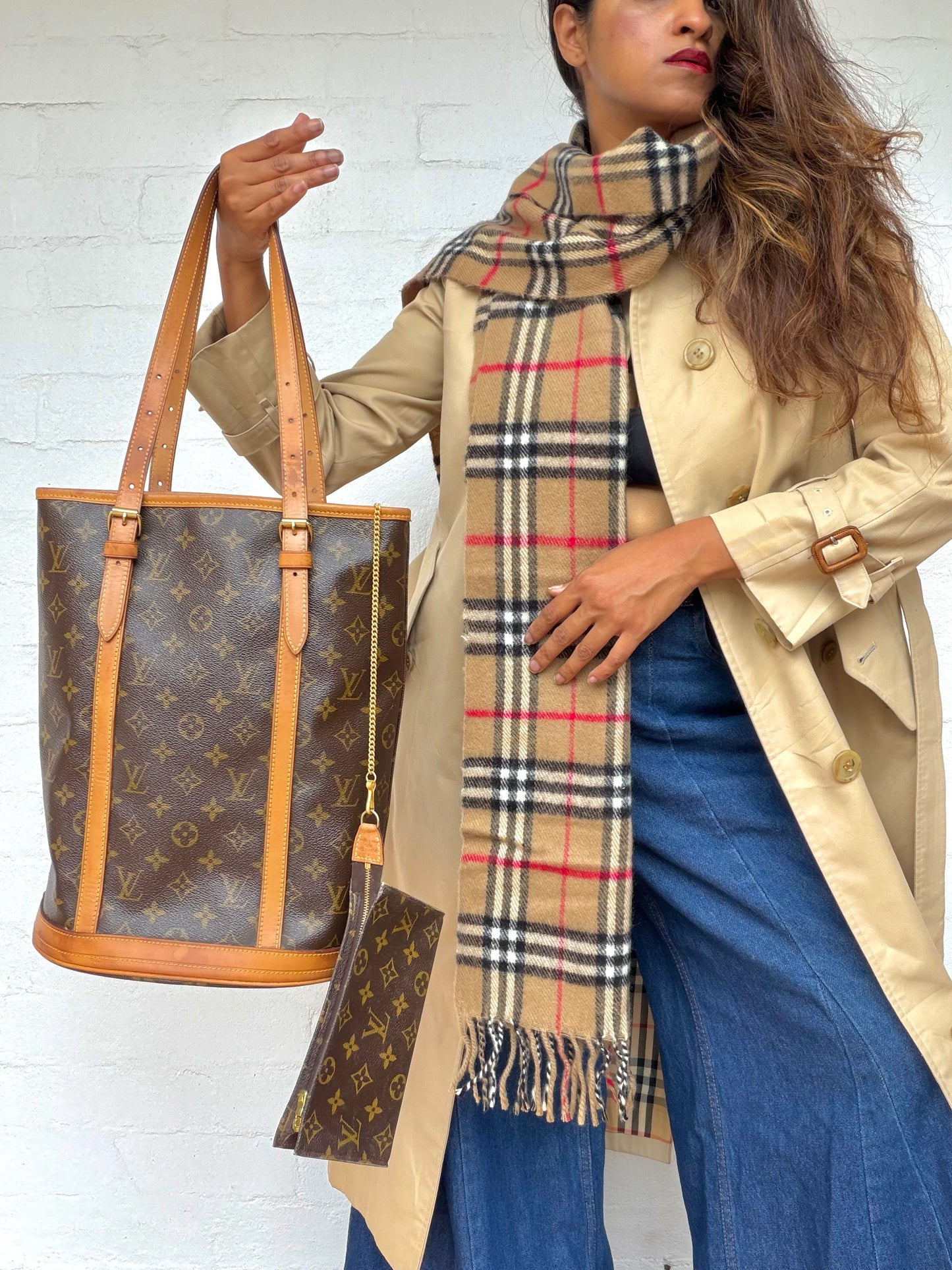 Rare Authentic Louis Vuitton GM Bucket Bag with Pouch