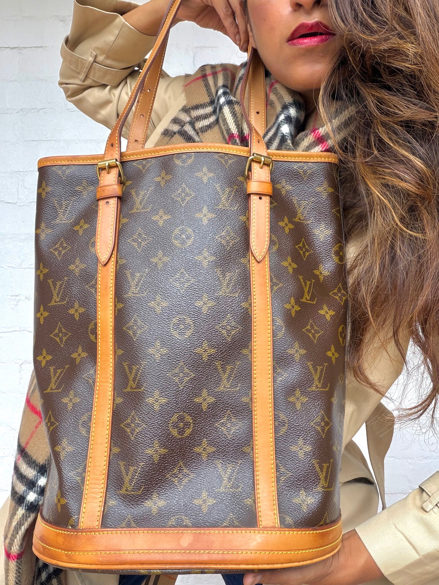 Rare Authentic Louis Vuitton GM Bucket Bag with Pouch