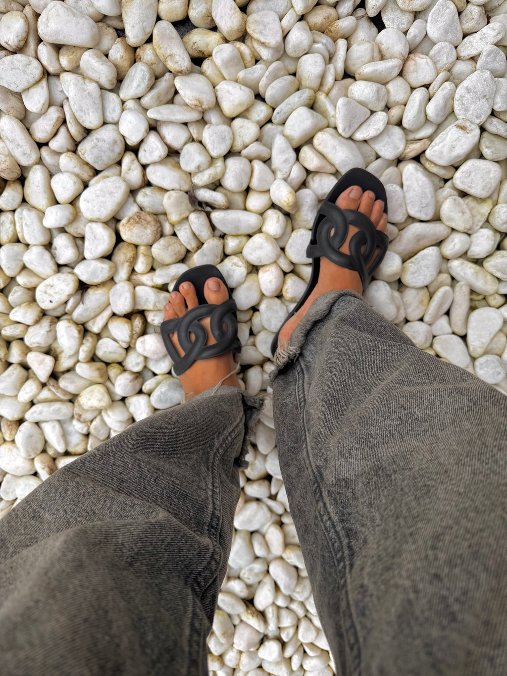 Hermès Aloha Sandals Black