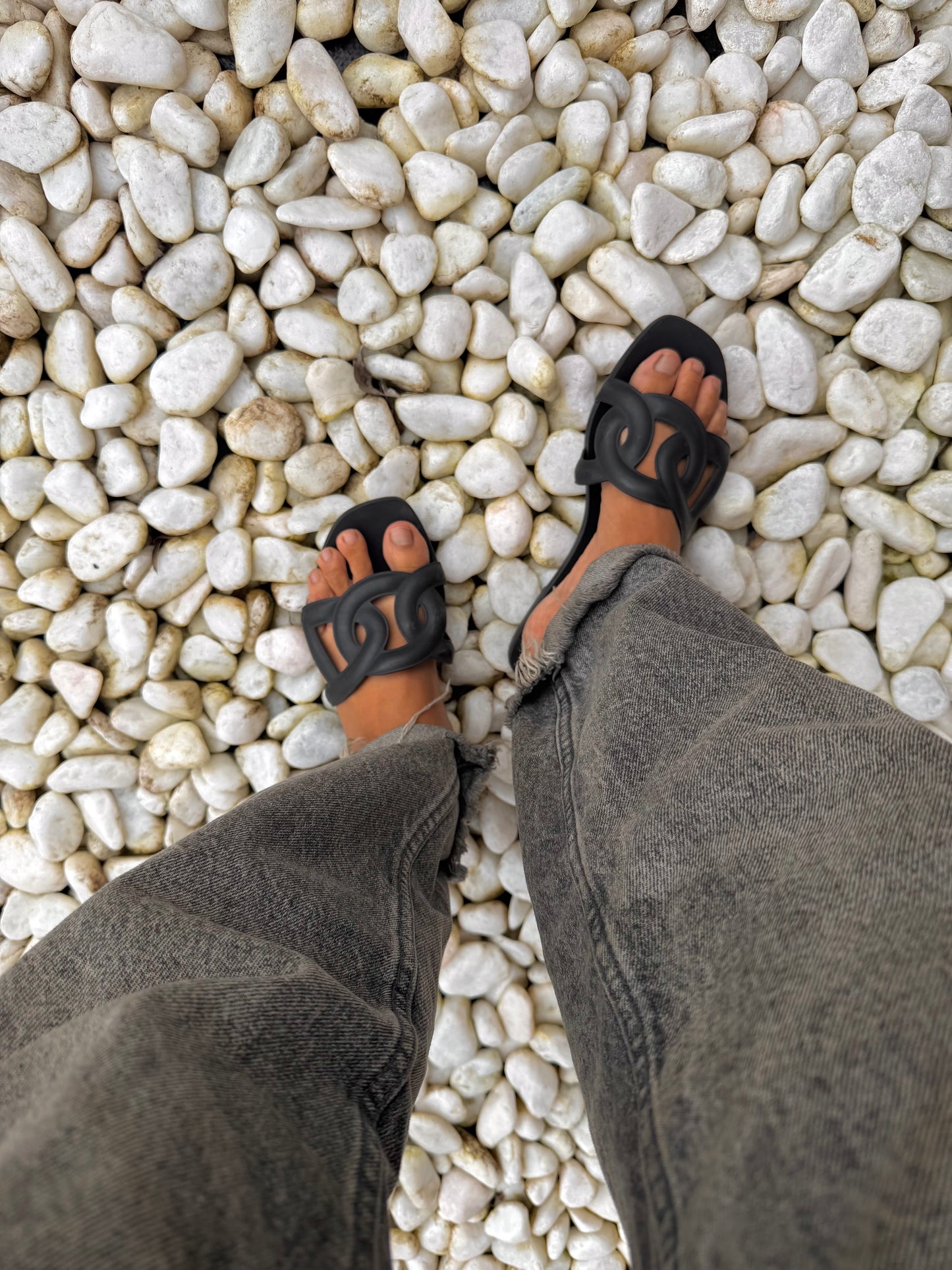 Hermès Aloha Sandals Black