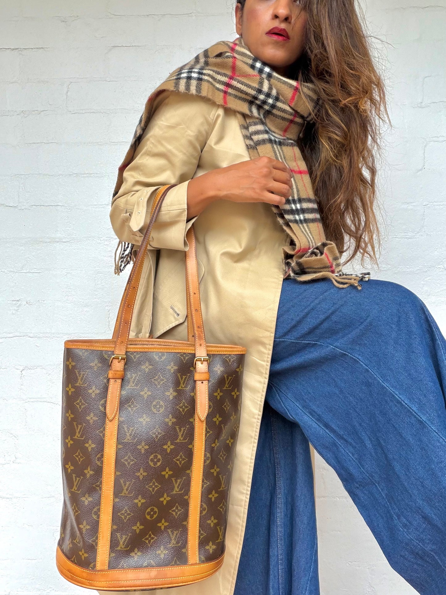 Rare Authentic Louis Vuitton GM Bucket Bag with Pouch