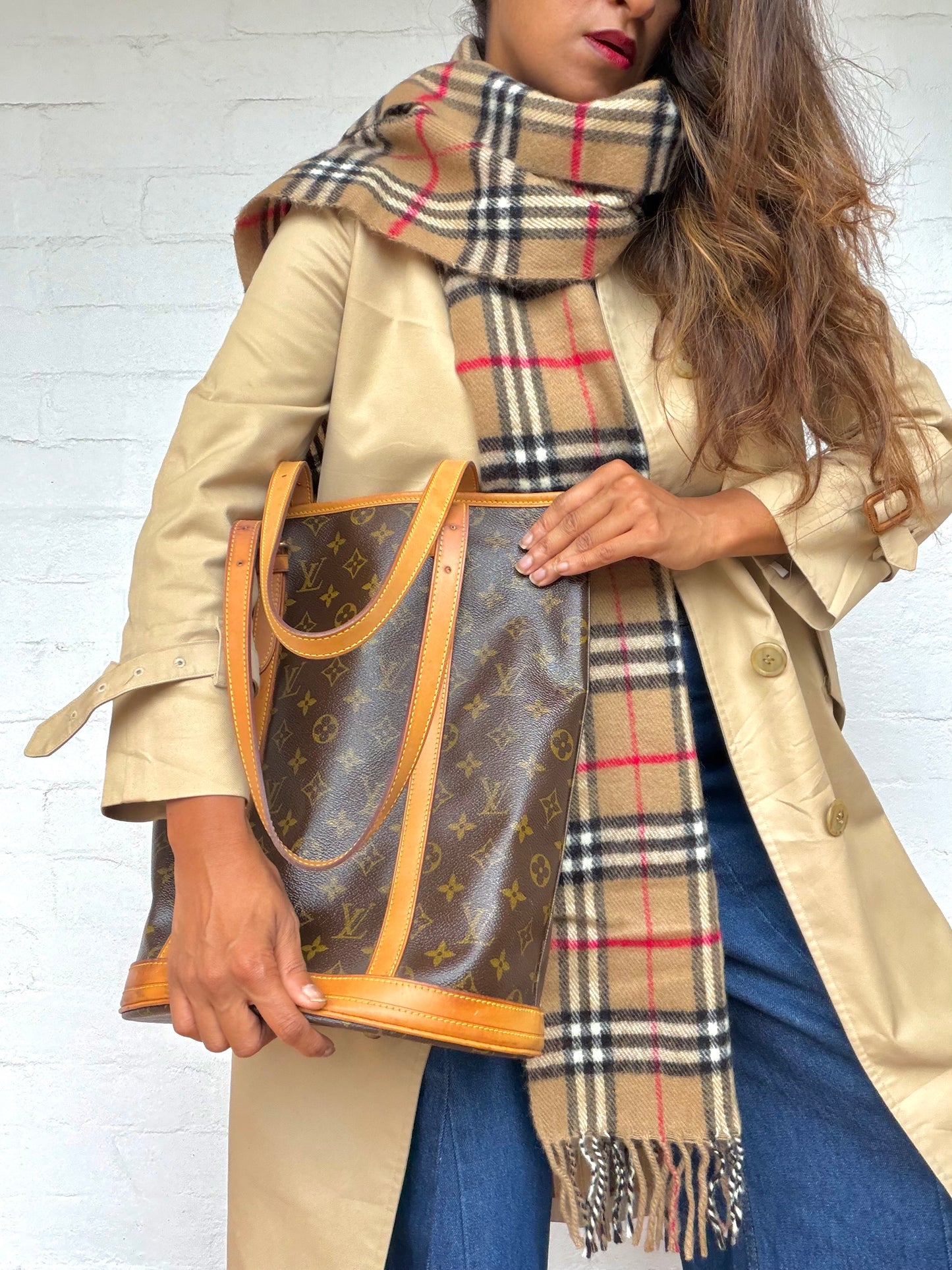 Rare Authentic Louis Vuitton GM Bucket Bag with Pouch