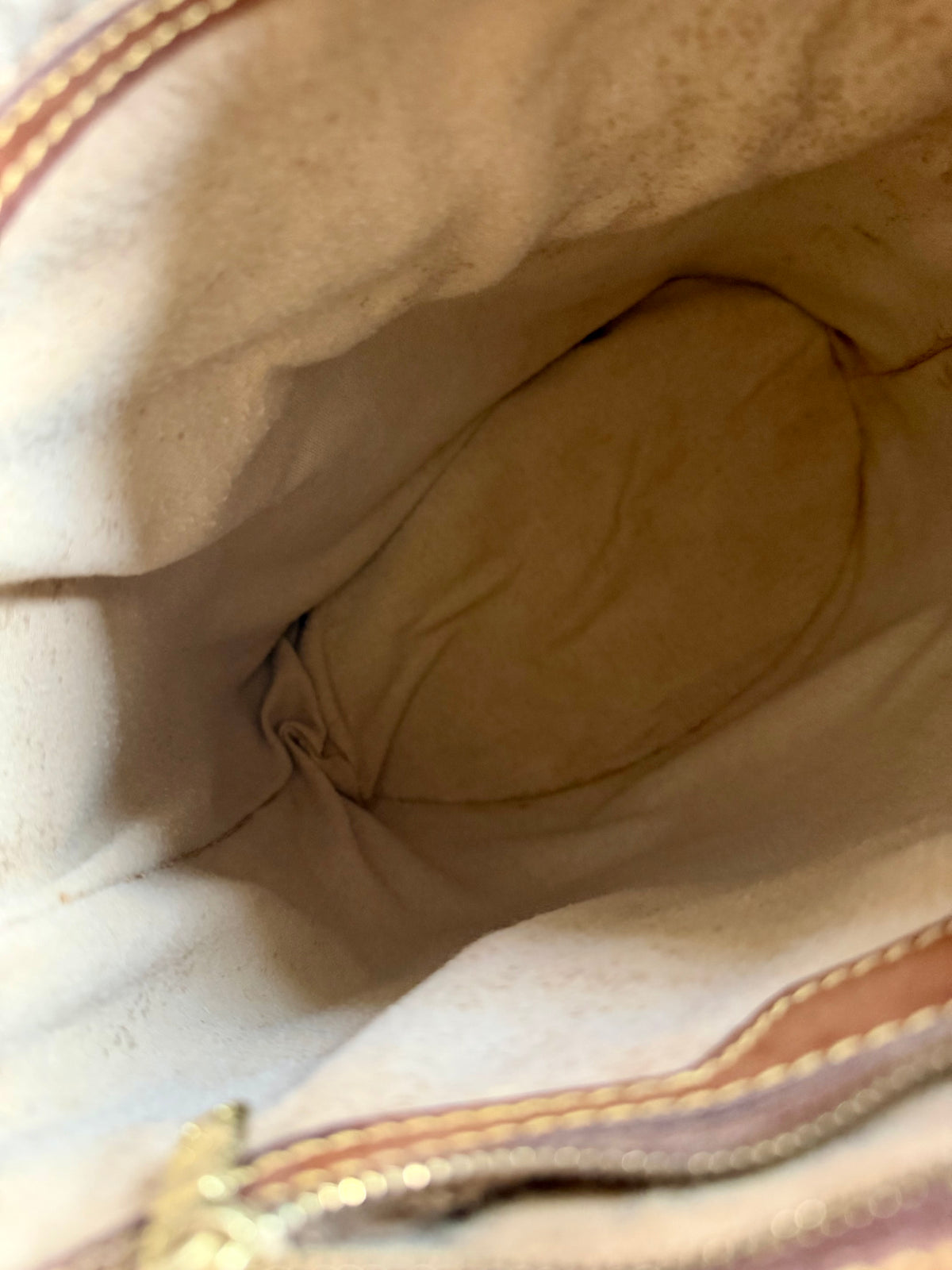 Rare Authentic Louis Vuitton GM Bucket Bag with Pouch