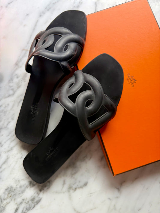 Hermès Aloha Sandals Black