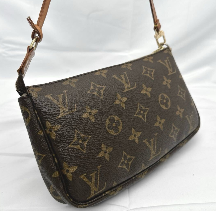 Authentic Louis Vuitton Pochette