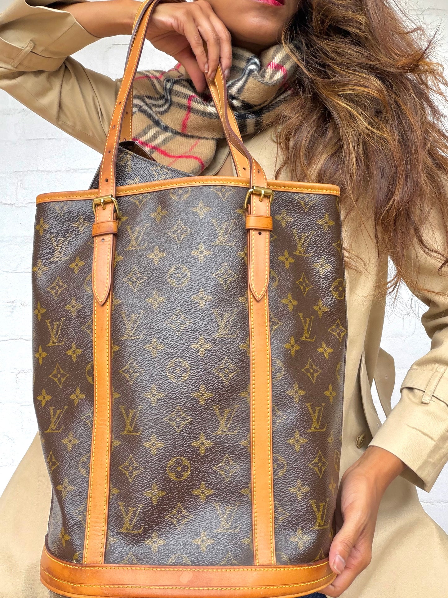 Rare Authentic Louis Vuitton GM Bucket Bag with Pouch